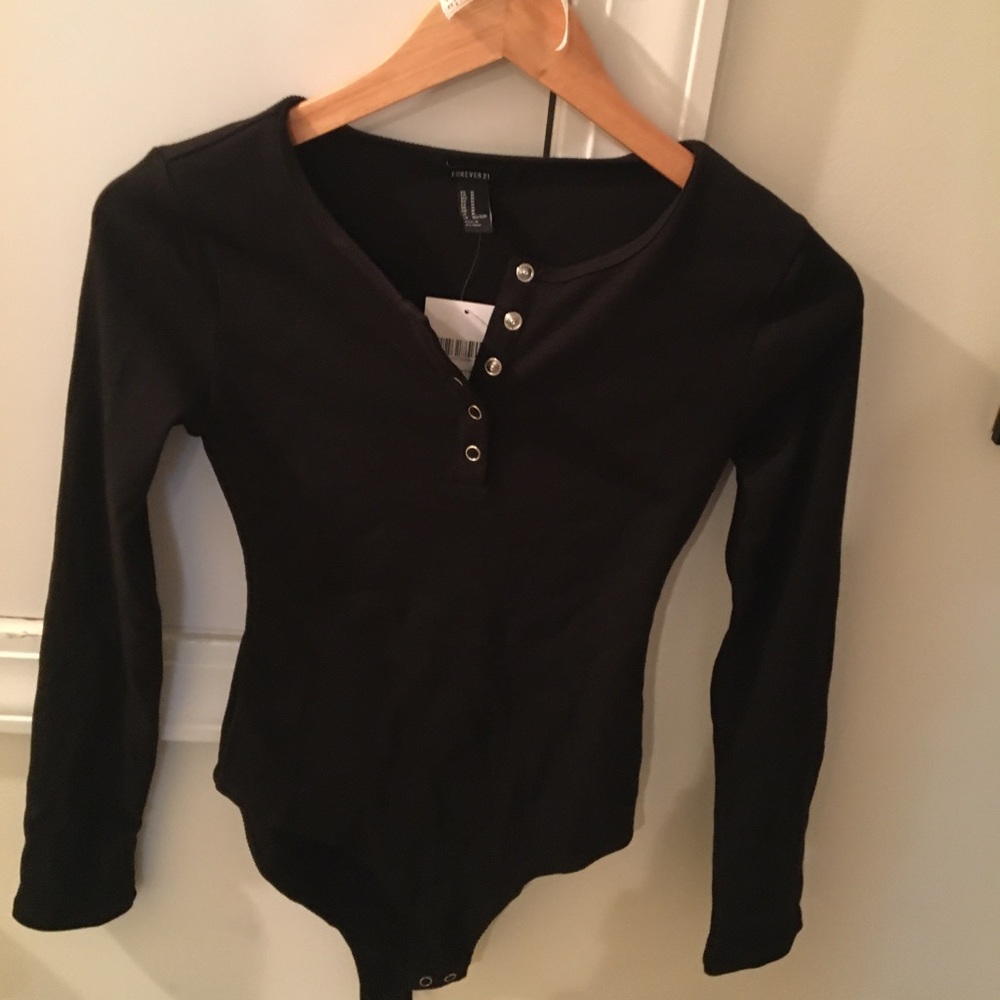 BNWT black ribbed bodysuit with buttons